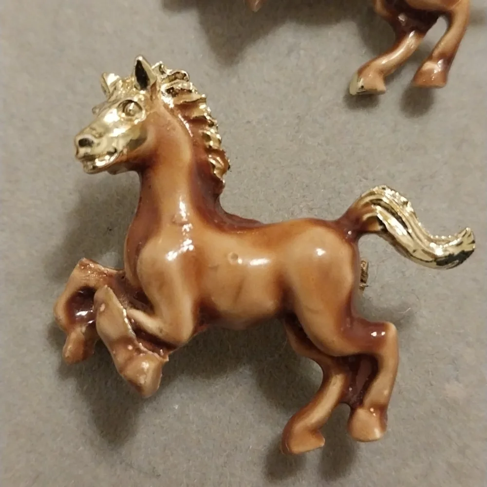 Vintage Horse pins Set Of Two - Picture 2 of 3